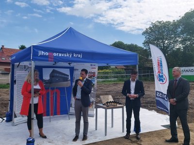 Začala stavba moderních výjezdových základen v Bučovicích a Slavkově u Brna